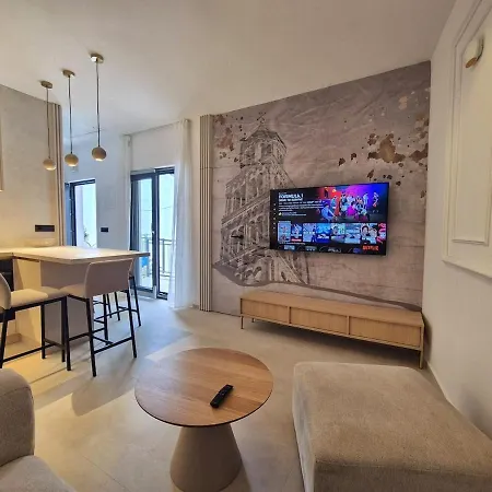 Dalmatian Elegant In The Center דירה *