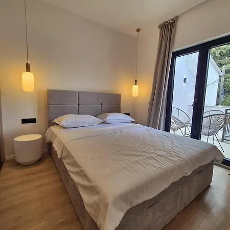 Dalmatian Elegant In The Center דירה