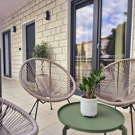 Dalmatian Elegant In The Center דירה